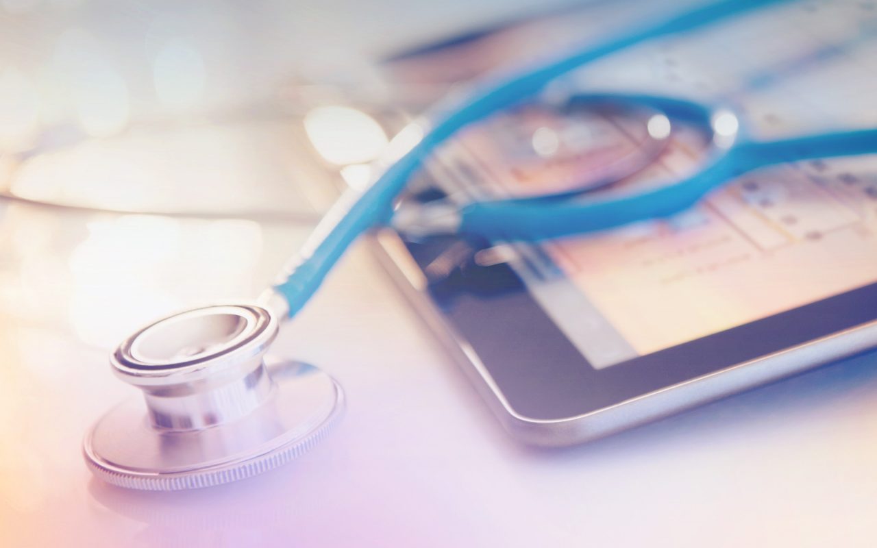 Arvato Systems_Gesundheitswesen_Stetoscope on smartphone Arvato Systems_Gesundheitswesen_Stetoscope on smartphone